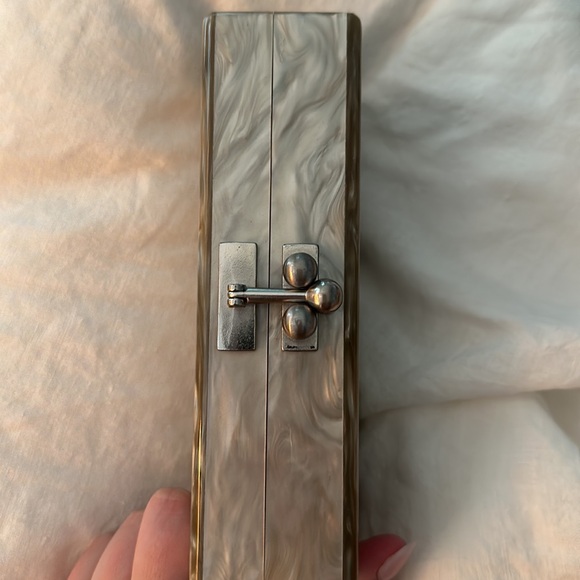 Clutch with internal mirror - Picture 2 of 4